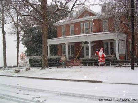 River Rose Inn Bed And Breakfa Elizabethtown Exterior photo